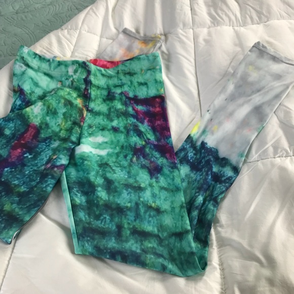 Super cute REPACTIVE ART LEGGINGS - Picture 6 of 9